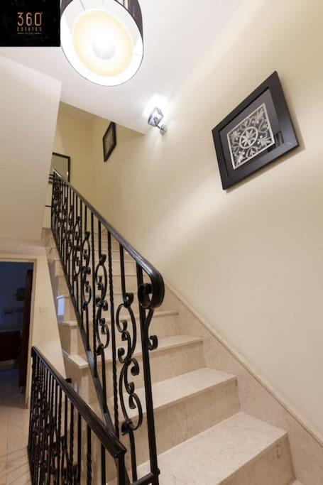 Beautiful, Typical Maltese 4Br Home With Roof Top By 360 Estates Sliema Eksteriør billede