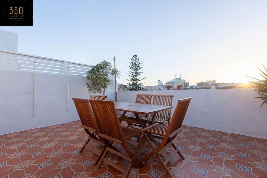 Beautiful, Typical Maltese 4Br Home With Roof Top By 360 Estates Sliema Eksteriør billede