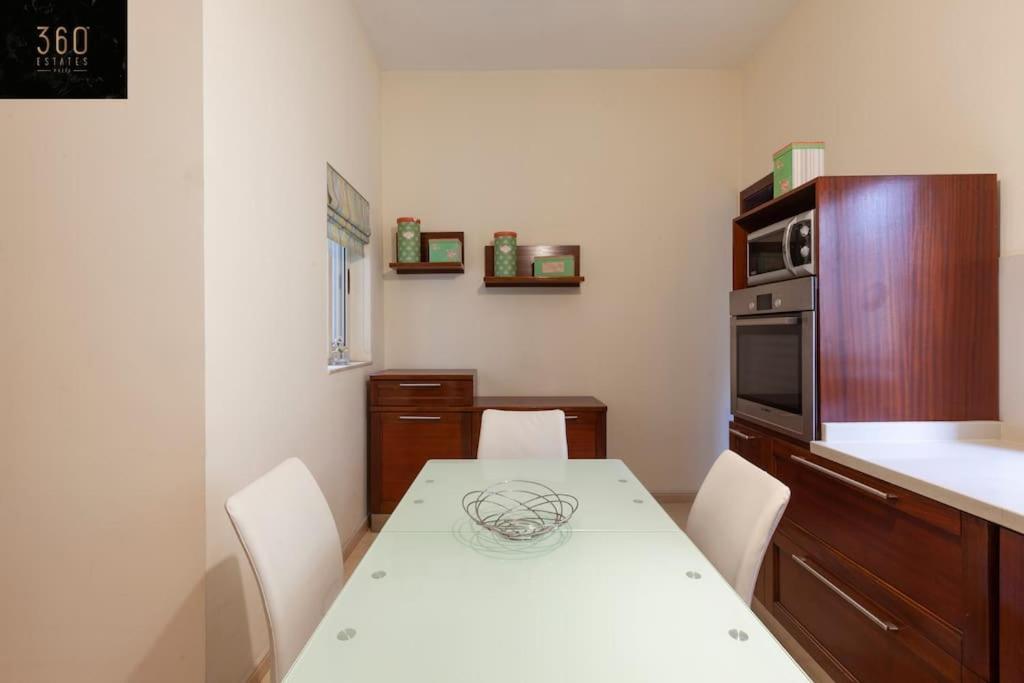 Beautiful, Typical Maltese 4Br Home With Roof Top By 360 Estates Sliema Eksteriør billede