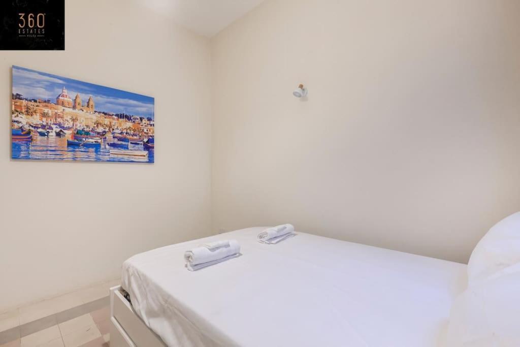 Beautiful, Typical Maltese 4Br Home With Roof Top By 360 Estates Sliema Eksteriør billede