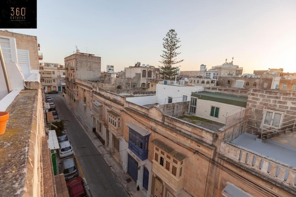 Beautiful, Typical Maltese 4Br Home With Roof Top By 360 Estates Sliema Eksteriør billede