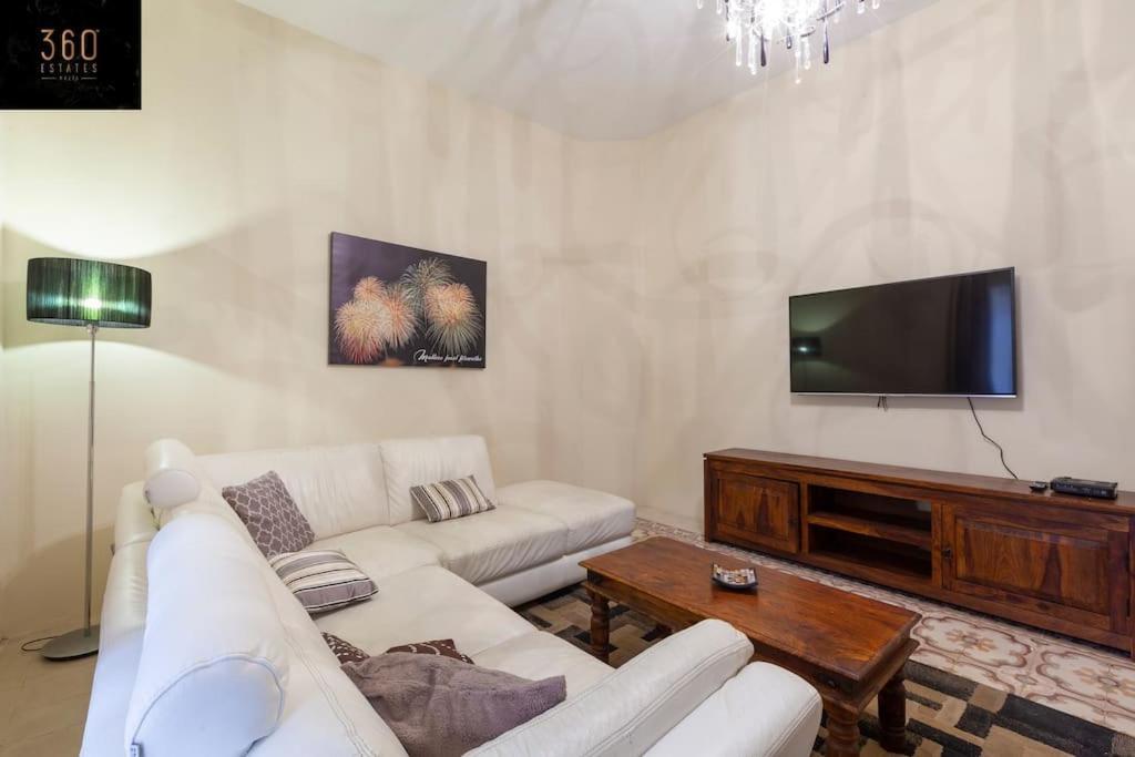 Beautiful, Typical Maltese 4Br Home With Roof Top By 360 Estates Sliema Eksteriør billede