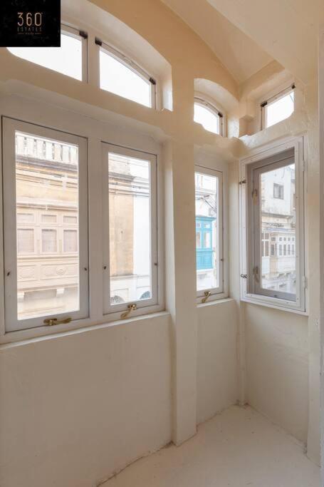 Beautiful, Typical Maltese 4Br Home With Roof Top By 360 Estates Sliema Eksteriør billede