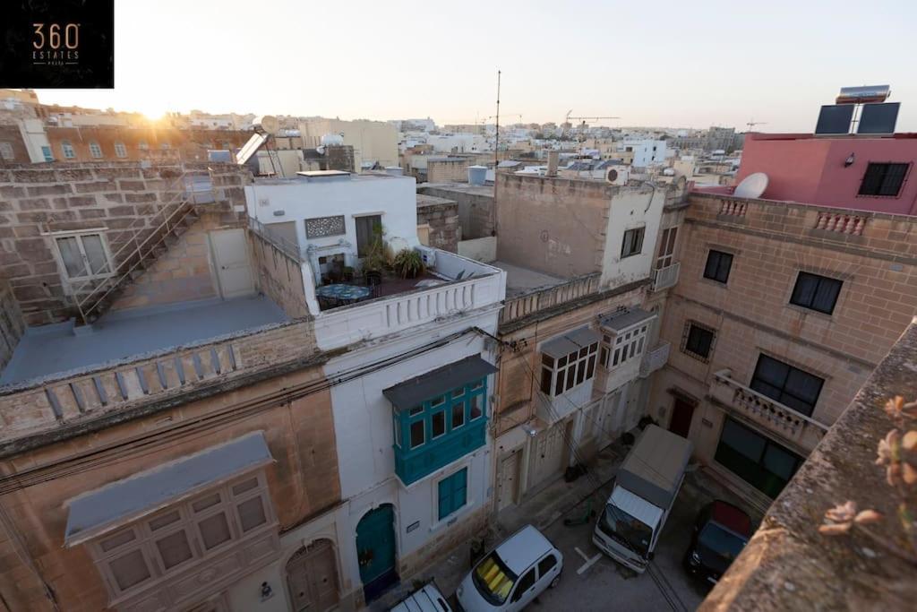 Beautiful, Typical Maltese 4Br Home With Roof Top By 360 Estates Sliema Eksteriør billede