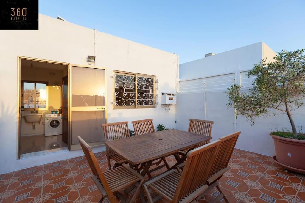 Beautiful, Typical Maltese 4Br Home With Roof Top By 360 Estates Sliema Eksteriør billede