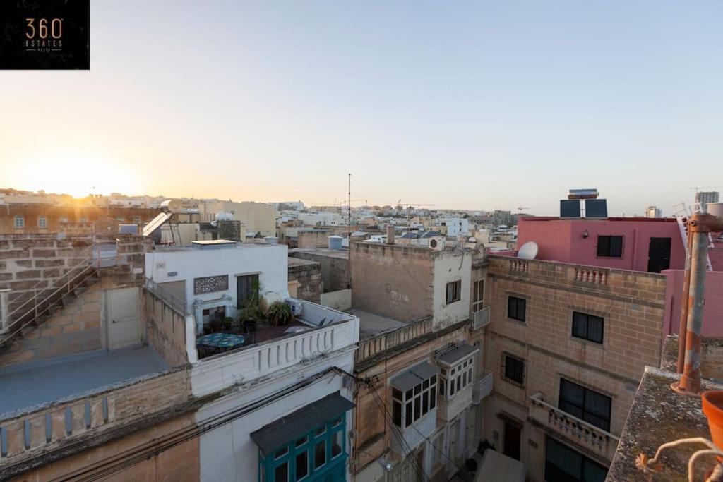 Beautiful, Typical Maltese 4Br Home With Roof Top By 360 Estates Sliema Eksteriør billede