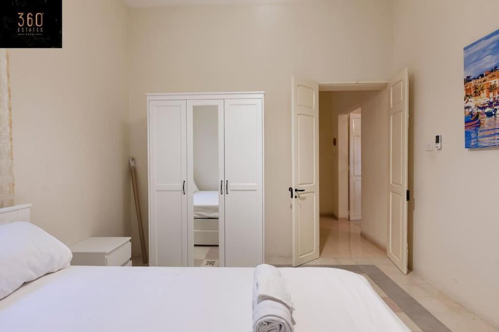 Beautiful, Typical Maltese 4Br Home With Roof Top By 360 Estates Sliema Eksteriør billede